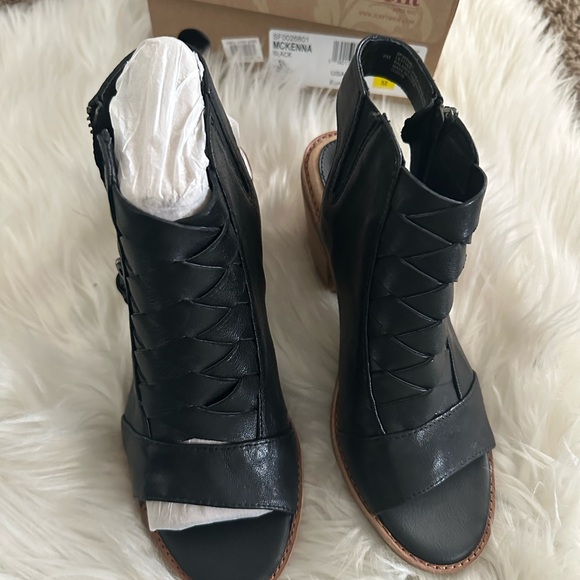 NIB Sofft black sandals - Picture 3 of 5